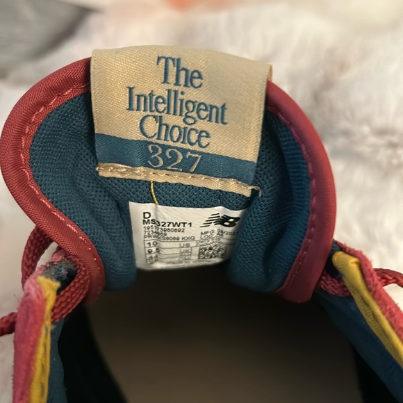 New Balance 327 M10/W11.5 Sneakers Shoes Red Teal  worn twice - Picture 4 of 12